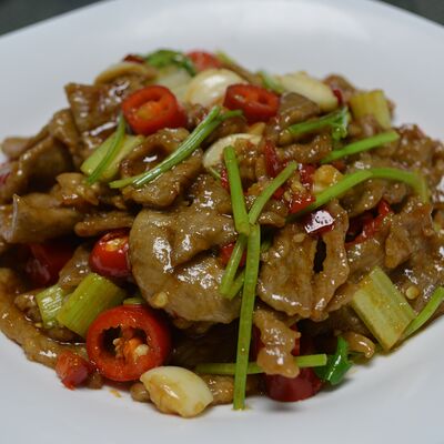 Обжаренная говядина с овощами в Тан чао по цене 36 р.