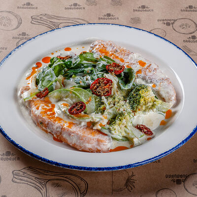 Филе лосося в сливочном соусе с овощами в Braubauer по цене 1100 ₽