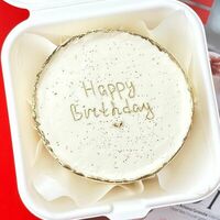 Бенто-торт Happy Birthday золотая надпись в Caramel magic моти и бенто