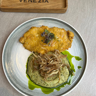 Шницель с пюре в Венеция по цене 620 ₽