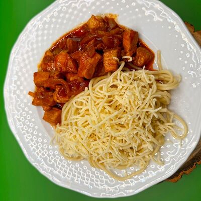 Гуляш из свинины в Кафе калитка по цене 205 ₽