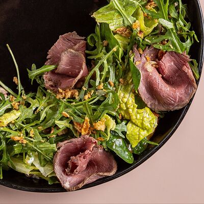 Салат с ростбифом и вялеными томатами в Avgust13 по цене 1155 ₽