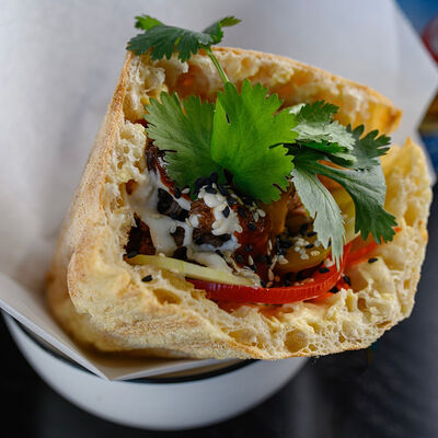 Пита с томленой бараниной в Шалом Берман по цене 690 ₽