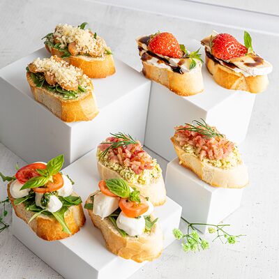 Микс брускетт №3 в KanapeFest по цене 2520 ₽