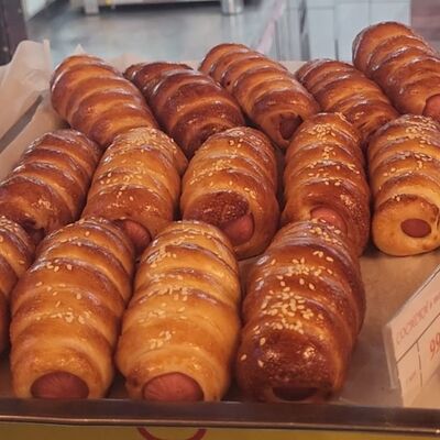 Сосиска из говядины в тесте в Сахара по цене 150 ₽