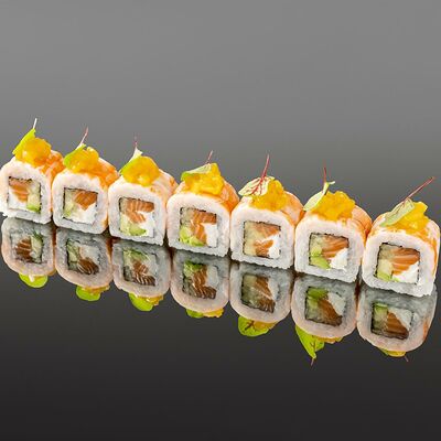 Ролл Филадельфия с креветкой в OUGI по цене 1390 ₽