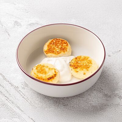 Сырники со сметаной и вареньемв Шоколадница по цене 310 ₽