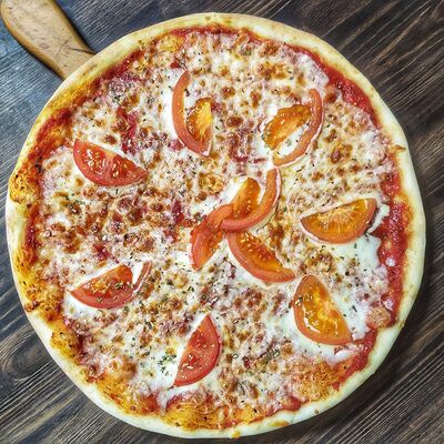 Пицца Маргарита в Пол бокс по цене 975 ₽