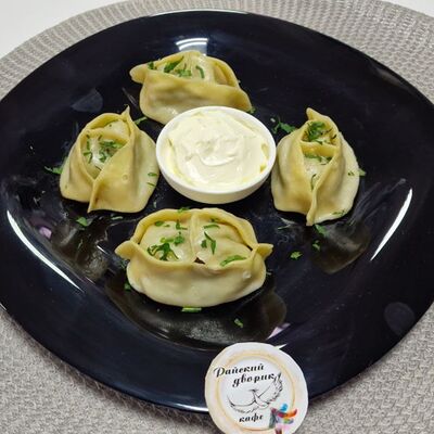 Манты со свининой в Райский дворик по цене 420 ₽