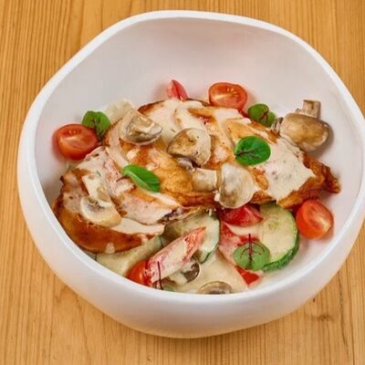 Куриная грудка в сливочном соусев 4 сыра по цене 640 ₽
