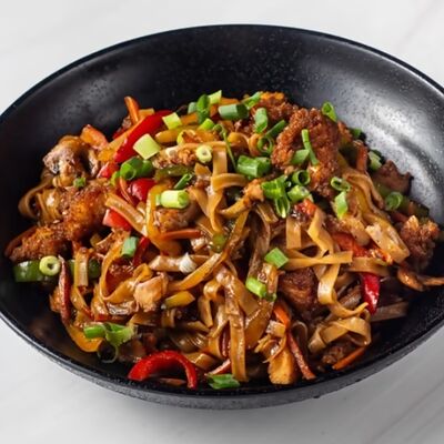  Лапша удон с говядиной Спайси в OMAKASE SUSHI ROLLS по цене 1299 ₽