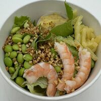 Салат Боул с креветками и киноа в Европа