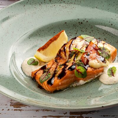 Запеченный лосось в Три лося по цене 1150 ₽