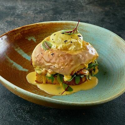 Яйцо Бенедикт с лососем в Двор Помидор по цене 490