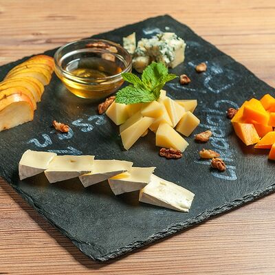 Сырный в Караоке Соло по цене 850 ₽