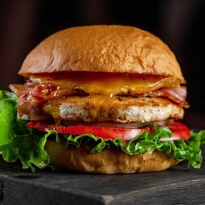 Чикенбургер с яйцом и беконом в Mesto Burger по цене 180