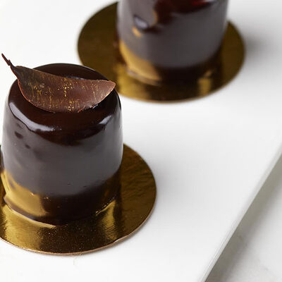 Пирожное Три шоколада в Поль Бейкери по цене 265 ₽