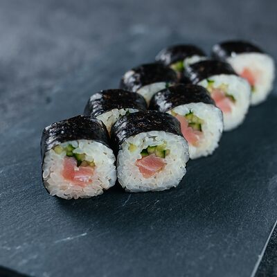Хосомаки с тунцом в Rolls Bar по цене 391 ₽