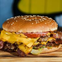 Фирменный бургер в Burger Room