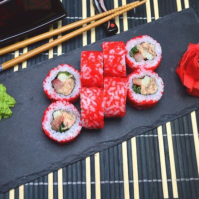 Холодный ролл Бермуды в 4 Лосося по цене 489