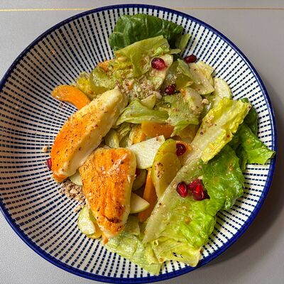 Салат Эгейский с жареным сыром и фруктами в Сиртаки по цене 520 ₽