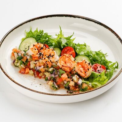 Салат с тигровыми креветками и ананасовой сальсойв Бублик по цене 590 ₽