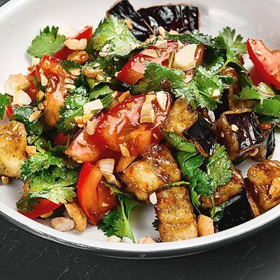 Салат с баклажанами и томатами в Корчма по цене 380