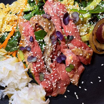 Азиатский с ростбифомв В завязке по цене 590 ₽