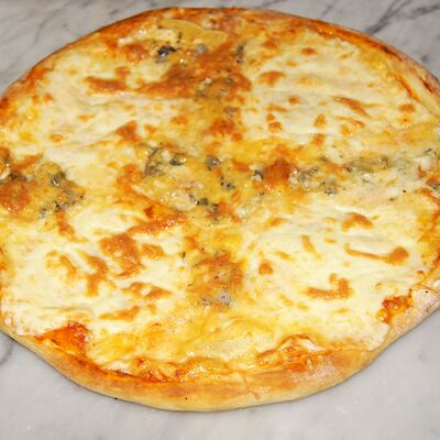 Пицца Четыре сыра в Шашлыки & Пироги по цене 585 ₽