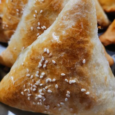 Самса с говядиной в Kazanfood по цене 80 ₽