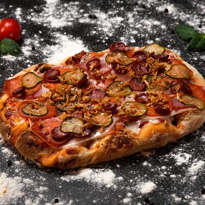 Пицца Хантер в PIZZAZAVR по цене 890 ₽
