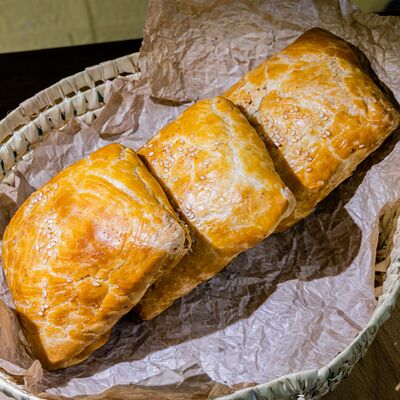 Самса с говядинойв Сальмаидрис по цене 170 ₽