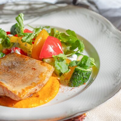 Филе судака с овощным салатомв Нико по цене 990 ₽