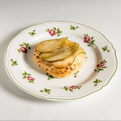 Запеченный камамбер с грушейв ROMO по цене 980 ₽