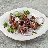 Шашлык из говяжьей мякоти в Вкусно на углях