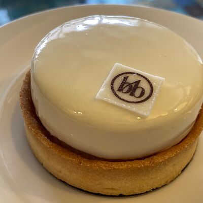 Пирожное Абсолютная ваниль в Bon Bon по цене 455 ₽