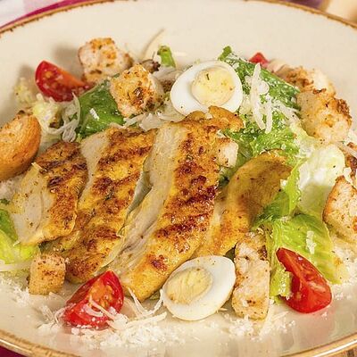 Цезарь с цыплёнком на гриле в Луиджи & Тосё по цене 489