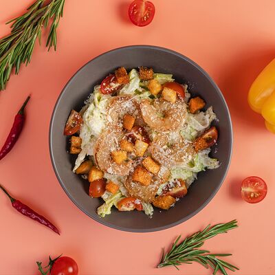 Цезарь с креветками в Rooooolls по цене 650 ₽