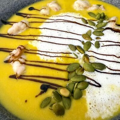 Тыквенный суп-пюре с креветками в Опытный по цене 680 ₽