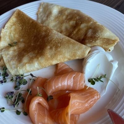 Блин с лососем и творожным сыром в Высота по цене 320 ₽