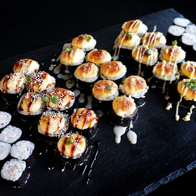 Кот на свободе + стикер с котиком в Rollup по цене 1950 ₽