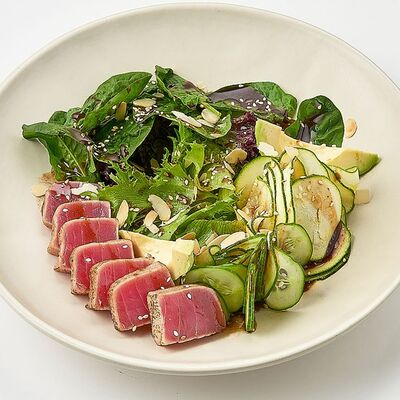 Хрустящий салат с татаки из тунца в Chang по цене 1100 ₽