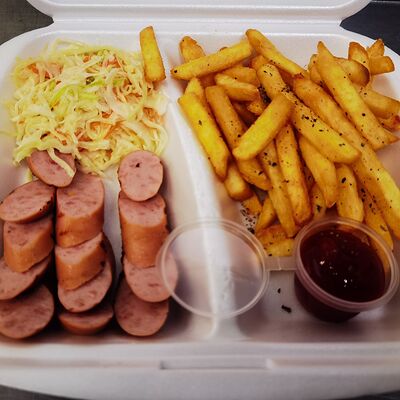 Фрибокс с колбаской гриль в ВкусноПарк по цене 400 ₽