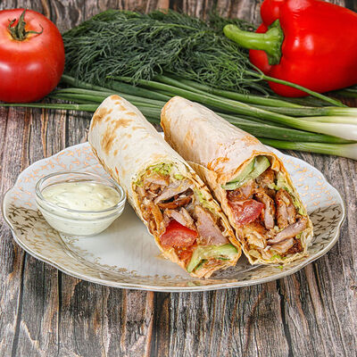 Шаурма с курицей в Чайхана Мадина по цене 393 ₽