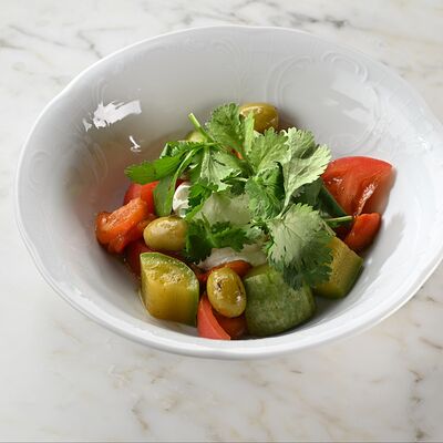 С битыми кабачками, фетой и печеным перцем в 12 kitchen & wine по цене 730 ₽