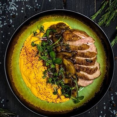 Филе фермерской утки с муссом из моркови в Малевичи по цене 930 ₽