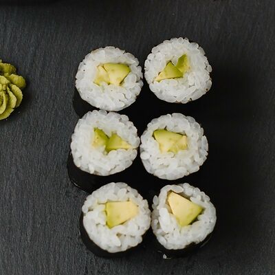 Маки ролл с авокадо в Панда Бистро по цене 194 ₽