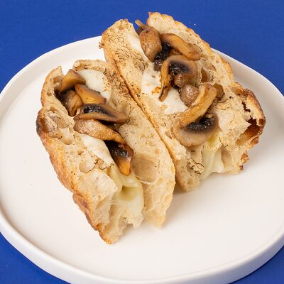 Фокачча с грибами и трюфельным айоли в Tine по цене 450 ₽