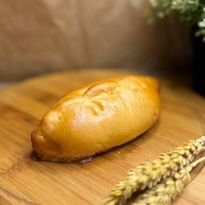 Сдобный пирожок с вишней и яблоком в МакоФФка Вкуса по цене 84 ₽