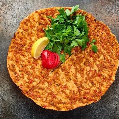 Турецкая лахмаджун с говядиной в Deus Burgers по цене 500 ₽